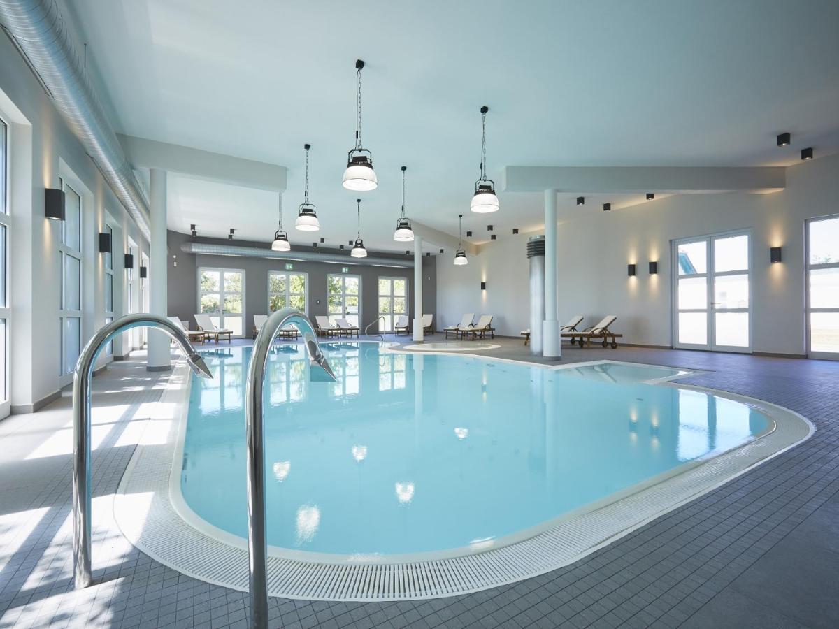 Reetland Am Meer - Premium Reetdachvilla Mit 3 Schlafzimmern, Sauna Und Kamin E24 Dranske Exterior photo